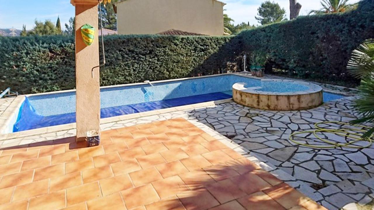 Villa Avec Piscine A Saint-Raphael Et Vue Sur La Montagne Bagian luar foto