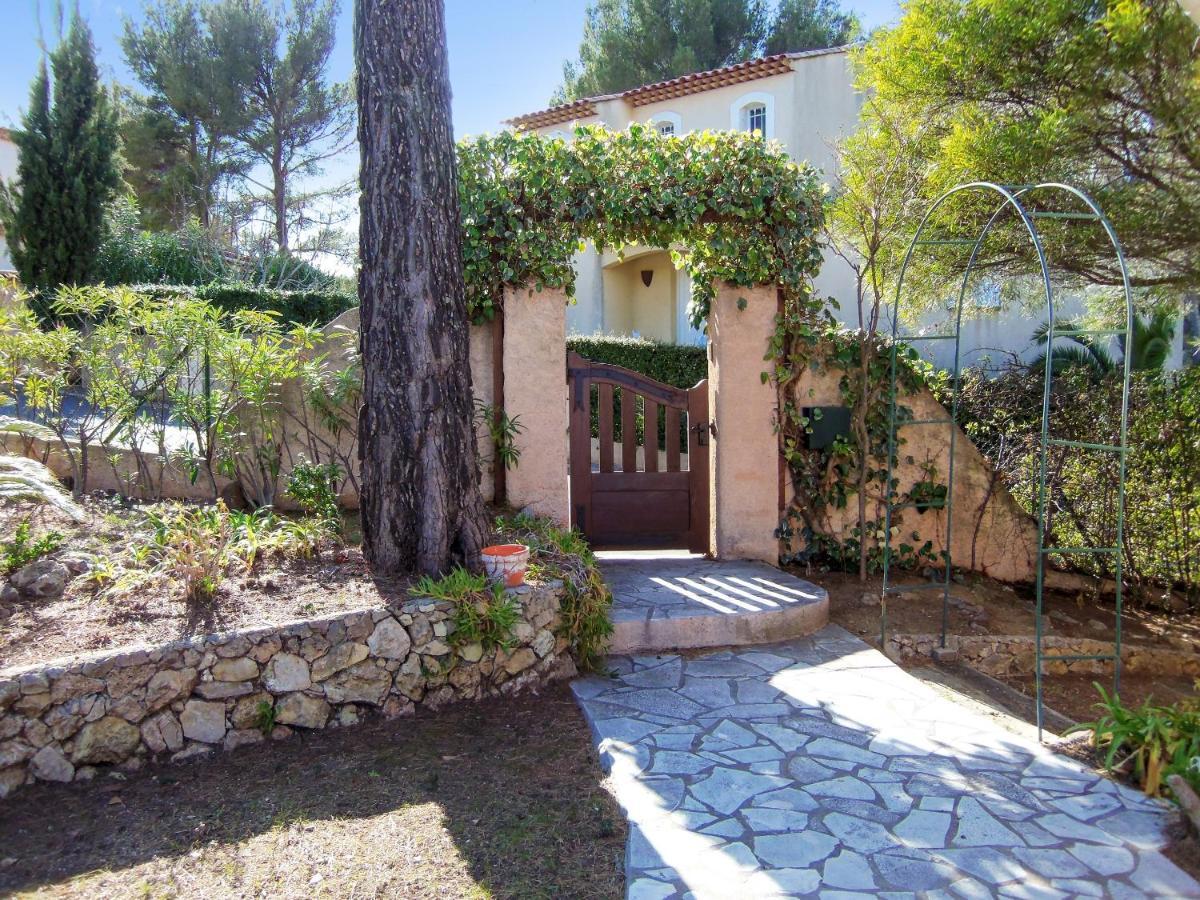 Villa Avec Piscine A Saint-Raphael Et Vue Sur La Montagne Bagian luar foto